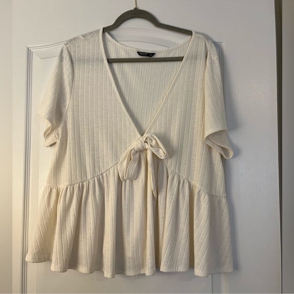 Tops - Cream Tie-Front Peplum Top
